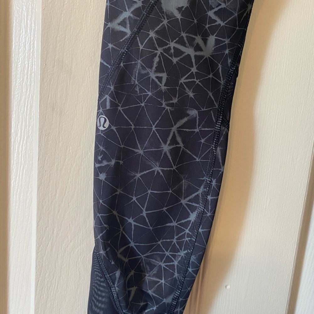 Lululemon High-Rise Wunder Under Leggings - Size 4, Black & Gray Print-Crop